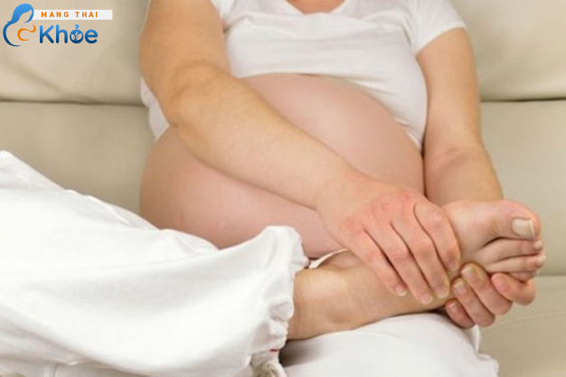 Suy giãn tĩnh mạch là tình trạng thường gặp ở mẹ mang thai tuần 33